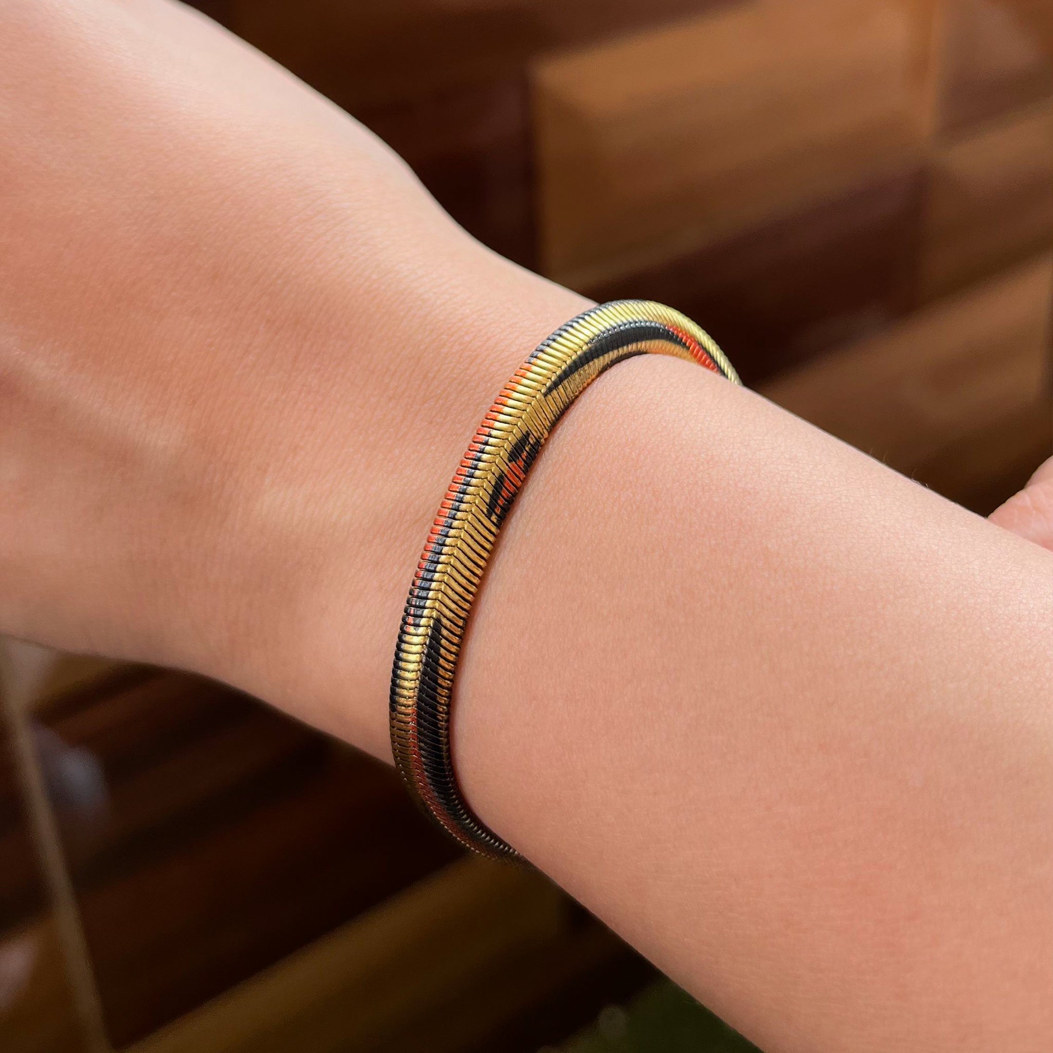 Bracelets 32